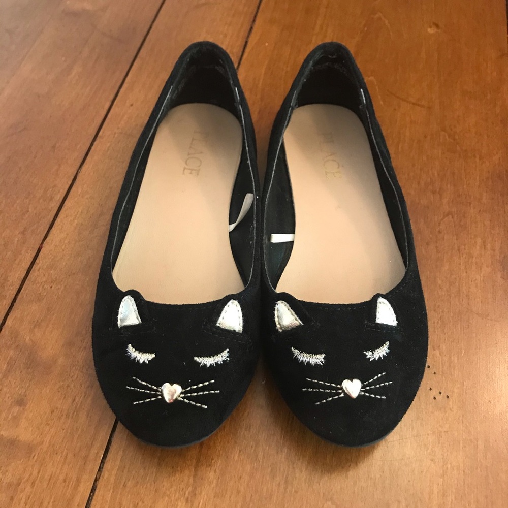 Girls size 12 kitty loafers.